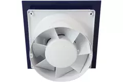 Air Roxy badeværelsesventilator med tilslutningsdiameter 100 mm med forsinket start og timer – frontpanel i blå plast